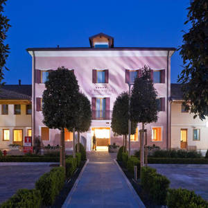 Al Tezzon Hotel